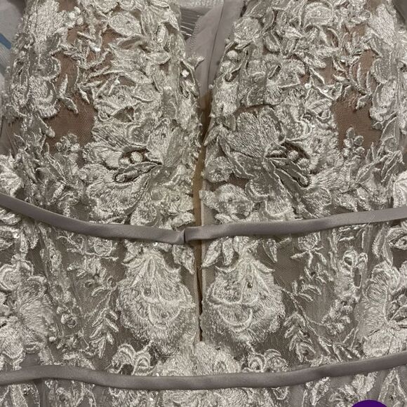 Elegant White Lace Evening Gown - Picture 12 of 13